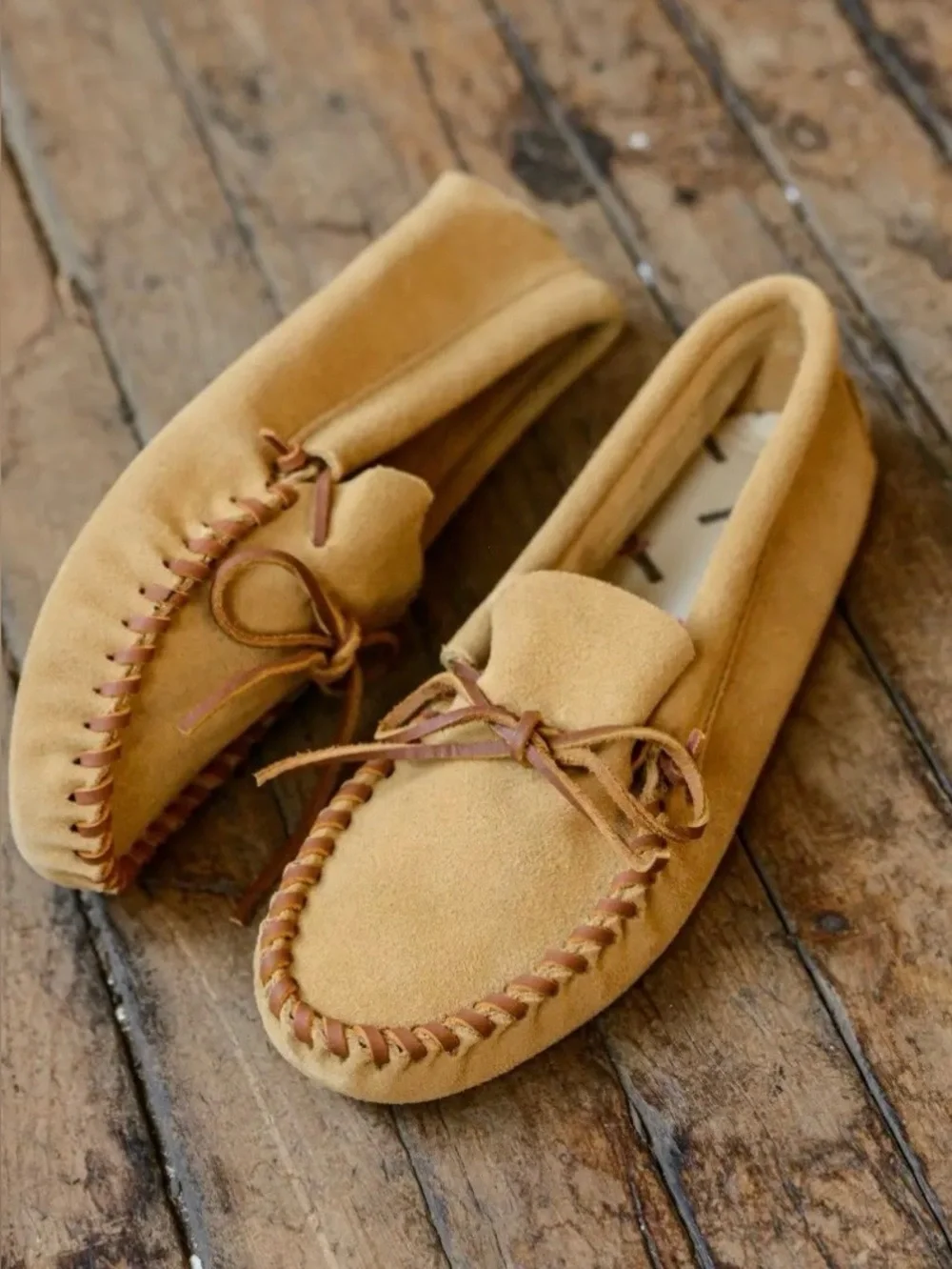 Minnetonka Men’s Softsole Laced Moccasins Tan • Size 8 New Without Box